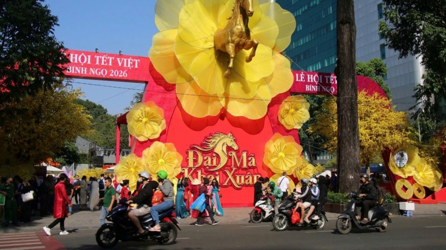 Thủ tướng đôn đốc thực hiện nhiệm vụ phục vụ Nhân dân đón Tết Nguyên đán Bính Ngọ